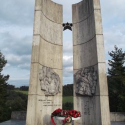 Pomník padlým partizánom