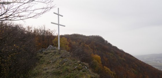 Dvojkríž na vrchu Malý Manín